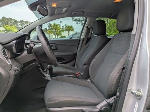 Used 2020 Chevrolet Trax LS image 18