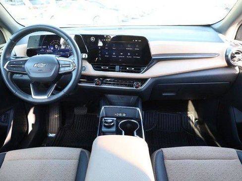 Used 2025 Chevrolet Equinox ACTIV w/ Convenience Package III AWD/4WD image 26