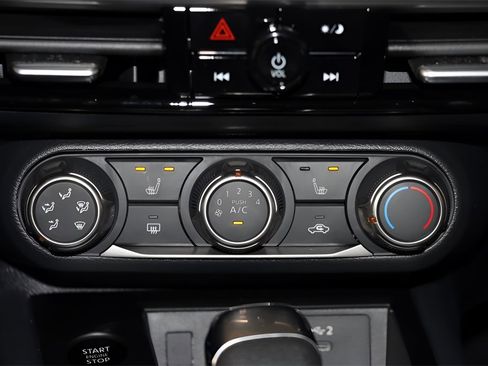 Used 2025 Nissan Kicks SV w/ SV Premium Package image 36