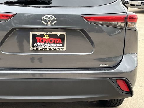Used 2023 Toyota Highlander XLE FWD image 6