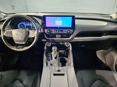 Used 2024 Toyota Grand Highlander AWD image 10