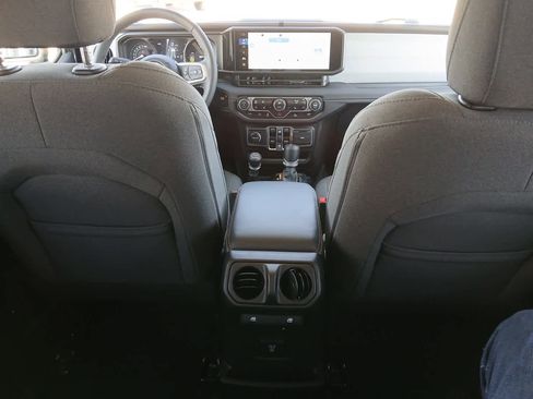 Used 2025 Jeep Wrangler Sahara image 67