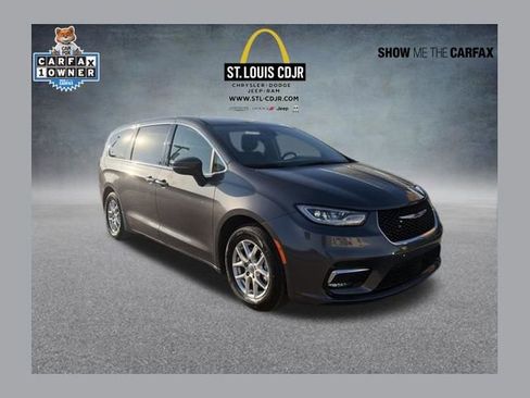 Used 2023 Chrysler Pacifica Touring-L image 1