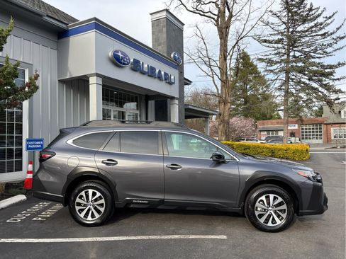 Used 2025 Subaru Outback Premium image 2