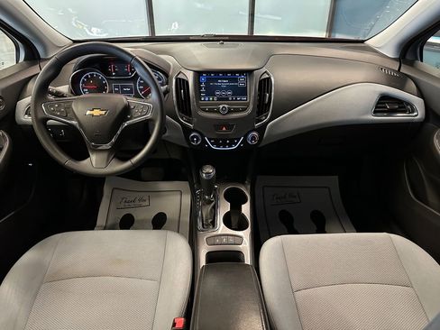 Used 2019 Chevrolet Cruze LT w/ Convenience Package FWD image 9