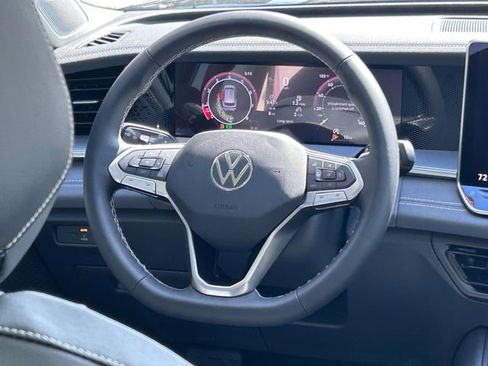 New 2026 Volkswagen Tiguan SE FWD image 14