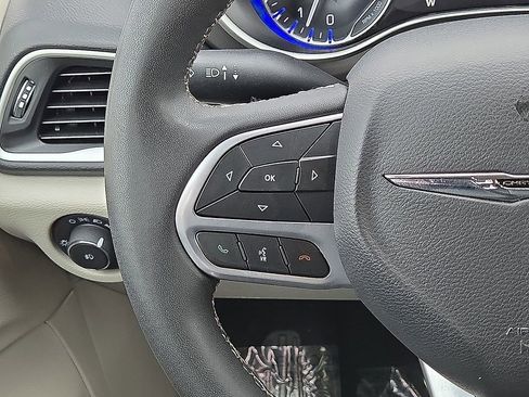 Used 2024 Chrysler Pacifica Touring-L FWD image 18