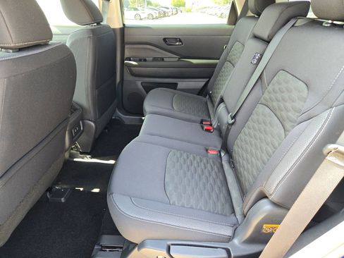 New 2026 Nissan Pathfinder SV image 12