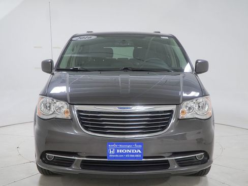 Used 2016 Chrysler Town & Country Touring w/ Driver Convenience Group FWD image 2