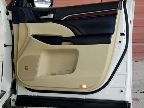 Used 2016 Toyota Highlander Limited image 34