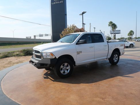 Used 2021 RAM 1500 Classic SLT image 5