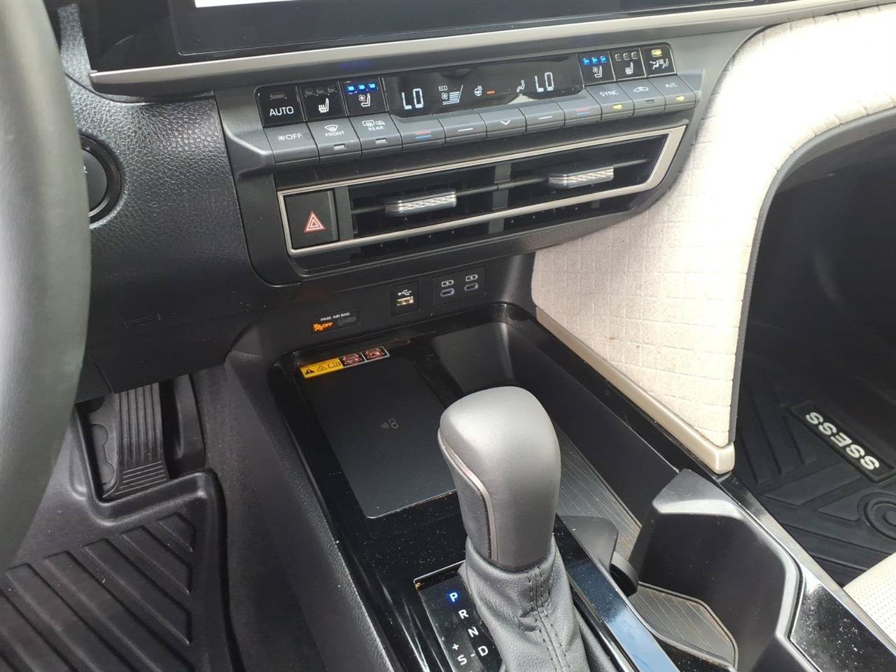 Used 2025 Toyota Camry XLE w/ Premium Plus Package FWD image 11