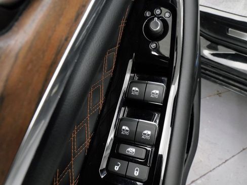 Used 2021 Jeep Grand Cherokee L Summit w/ Luxury Tech Group V AWD/4WD image 13