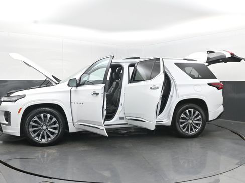 Used 2023 Chevrolet Traverse Premier image 42
