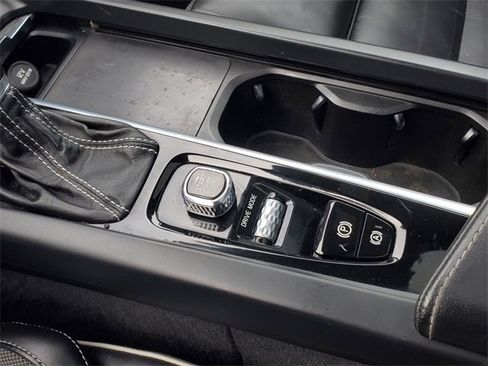 Used 2021 Volvo S60 T5 R-Design image 27