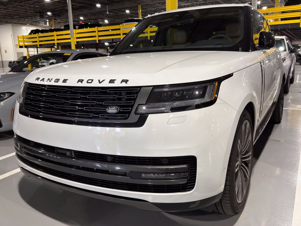 Used 2024 Land Rover Range Rover SE AWD/4WD image 1