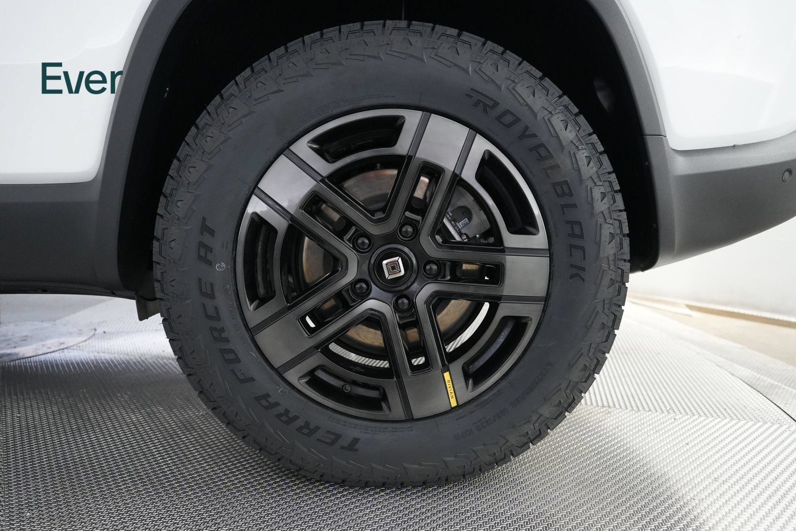 Used 2023 Rivian R1S Adventure Dual AWD/4WD image 9