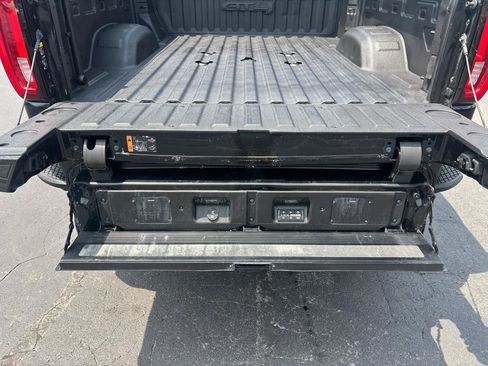 Used 2023 GMC Sierra 2500 AT4 w/ AT4 Premium Plus Package AWD/4WD image 7