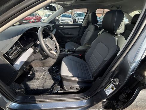 Used 2025 Volkswagen Jetta SE image 27