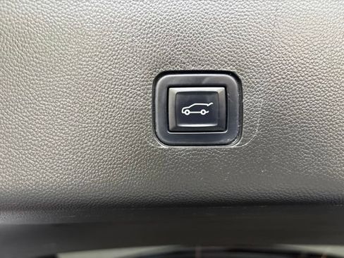 Used 2022 Chevrolet Traverse LT w/ LT Premium Package AWD/4WD image 29