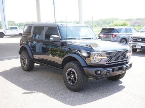 Certified 2023 Ford Bronco 4-Door AWD/4WD image 3