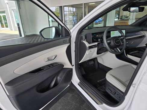 Used 2026 Hyundai Tucson Limited AWD/4WD image 35