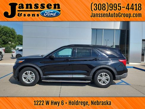Used 2021 Ford Explorer XLT RWD image 1