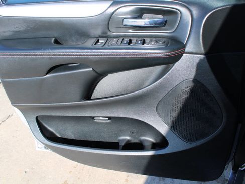 Used 2017 Dodge Grand Caravan GT image 11