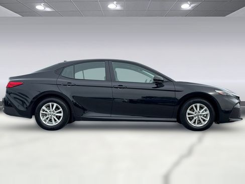 Used 2025 Toyota Camry LE image 2