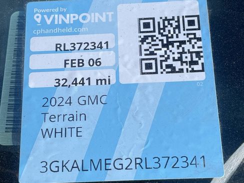 Used 2024 GMC Terrain SLE image 3