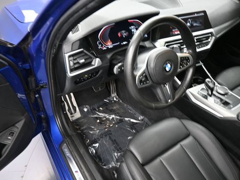 Used 2019 BMW 330i xDrive Sedan w/ M Sport Package AWD/4WD image 12