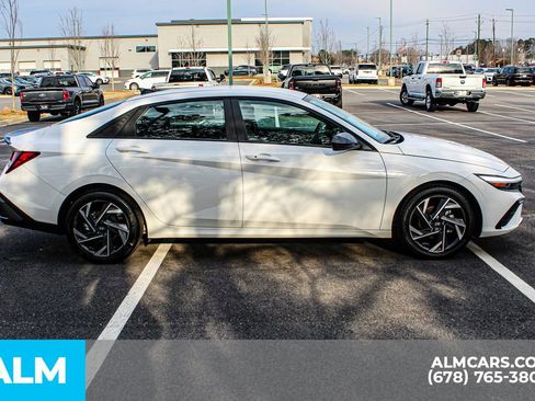 Used 2025 Hyundai Elantra Sport image 8