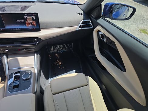 Used 2025 BMW 230i Coupe w/ M Sport Package RWD image 18