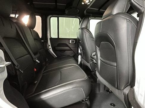 Used 2022 Jeep Wrangler Unlimited Sahara AWD/4WD image 27