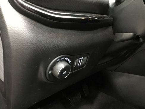 Used 2023 Jeep Compass Latitude w/ Convenience Group AWD/4WD image 8