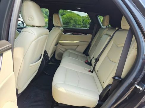Used 2017 Cadillac XT5 Luxury w/ Driver Awareness Package FWD image 16