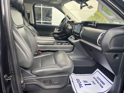 Used 2025 Ford Expedition Active AWD/4WD image 17