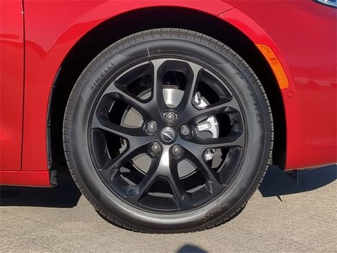 New 2026 Chrysler Pacifica Limited w/ S Appearance Package image 11