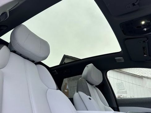 New 2026 Cadillac Optiq Luxury 1 image 17