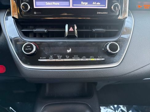 Used 2021 Toyota Corolla LE image 22