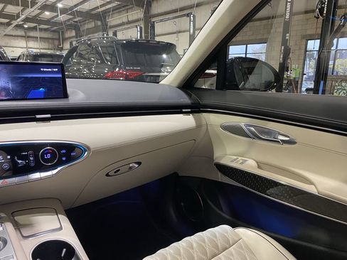Used 2023 Genesis GV70 3.5T Sport w/ Sport Prestige Package AWD/4WD image 4