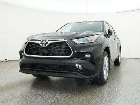 New 2026 Toyota Highlander Limited AWD/4WD image 7