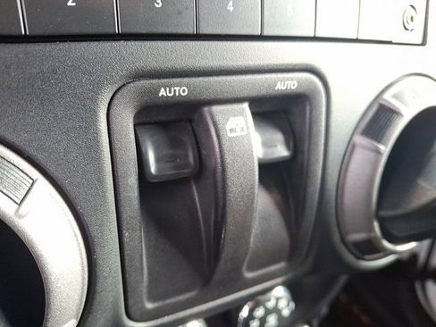 Used 2016 Jeep Wrangler Sport image 24