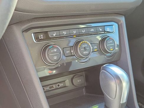 Certified 2020 Volkswagen Tiguan SE image 29