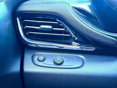 Used 2024 Buick Envista Sport Touring w/ Convenience I Package FWD image 35