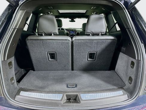 Used 2025 Cadillac XT6 Premium Luxury image 31