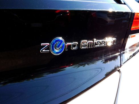 Used 2022 Nissan Leaf S FWD image 8