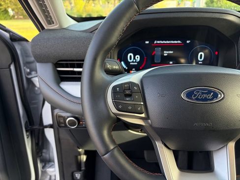 Used 2026 Ford Explorer Active RWD image 14
