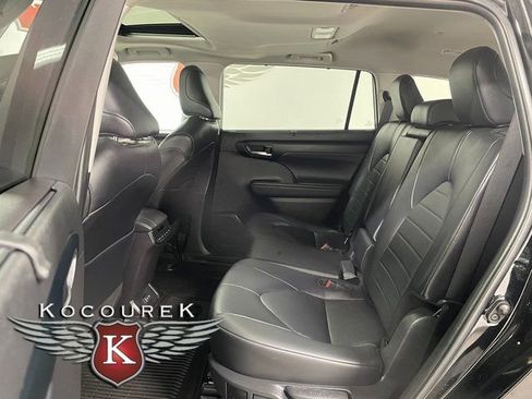 Used 2024 Toyota Highlander XLE AWD/4WD image 21