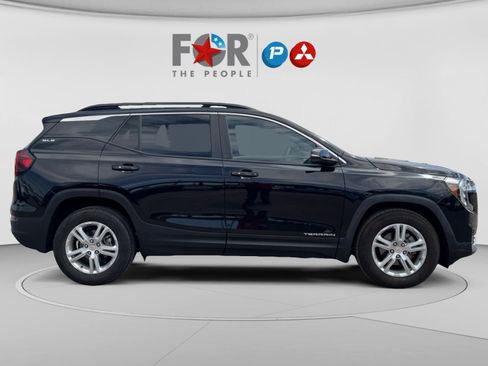 Used 2022 GMC Terrain SLE w/ Driver Convenience Package FWD image 6